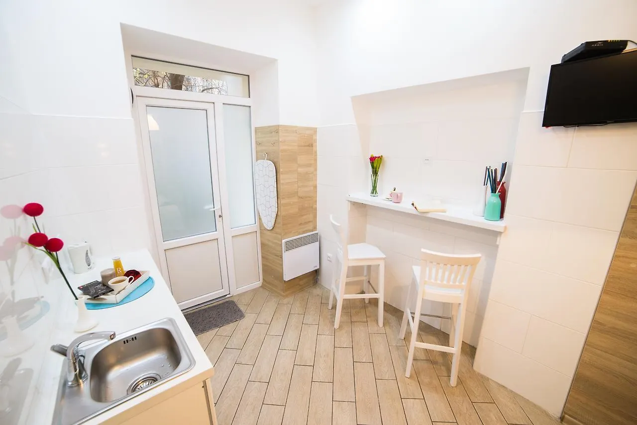 Smart Apartment On Filatova 利沃夫